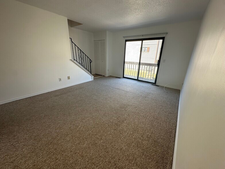 Living Room - 15 Crest St