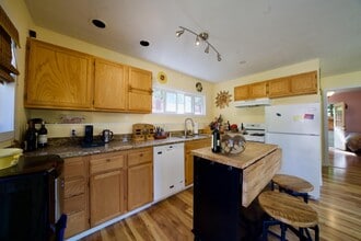 Building Photo - 224 Winona Ave