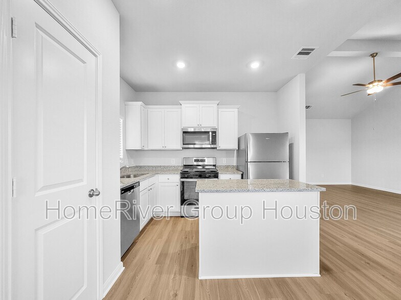 Building Photo - 313 Kim Ln
