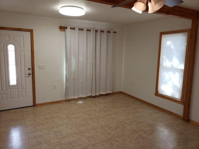 Building Photo - 1016 W 14th St