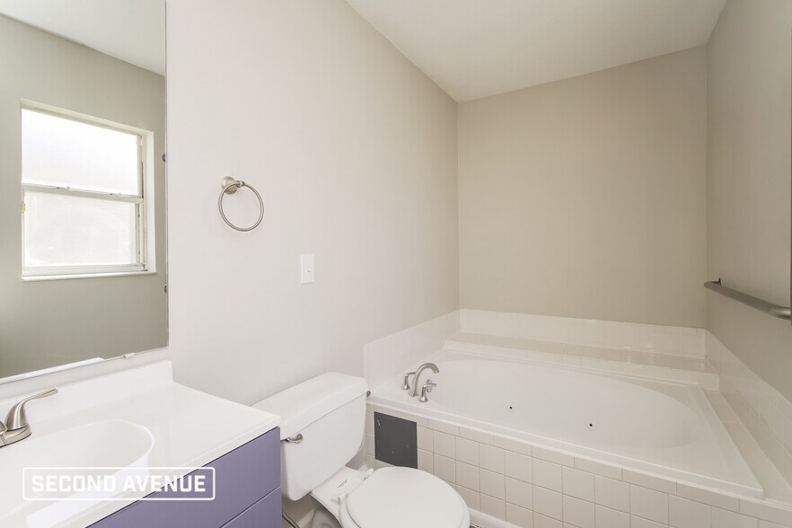 Building Photo - 1914 Teaberry Ct