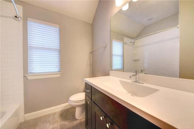 Building Photo - 203 Ancient Oak Way