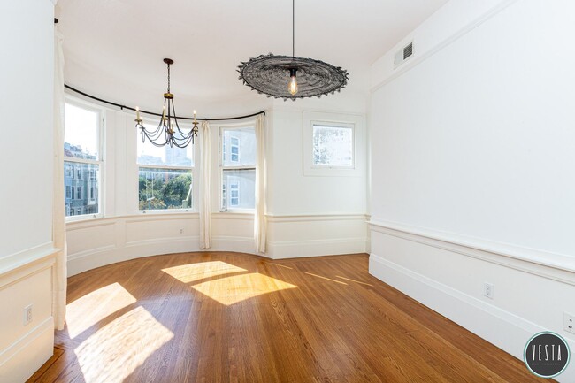 Building Photo - SOPHISTICATED 2-BD DREAM HOME WITH DIGITAL...