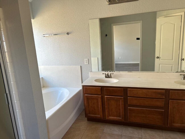 Building Photo - 3601 Pontiac Ave