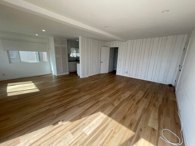 Building Photo - 2216 Highland Ave