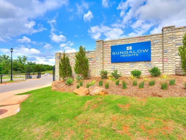 Building Photo - Luxury, Zero Maintenance Living in Edmond!