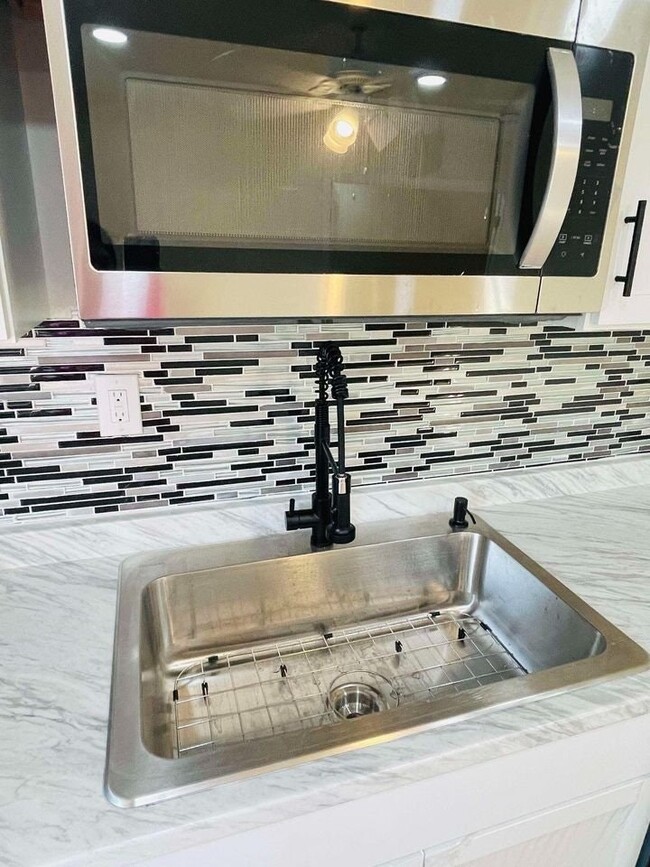 Building Photo - 2621 Edwin St