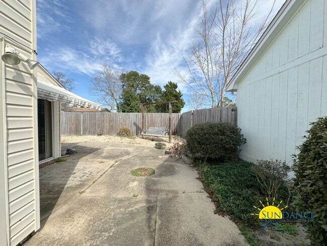 Building Photo - 417 Village Ct NW