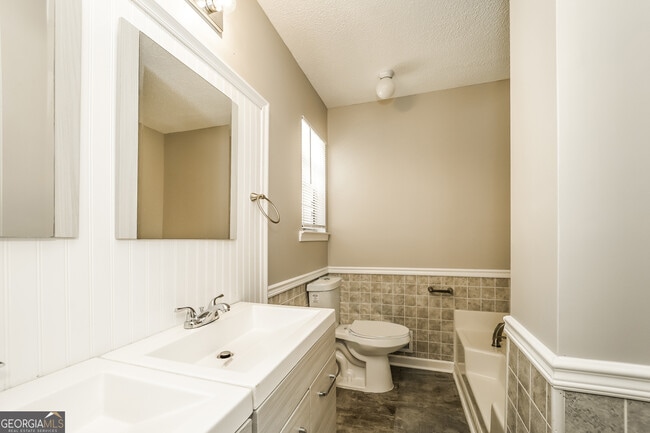 Building Photo - 33 Daisy Ln