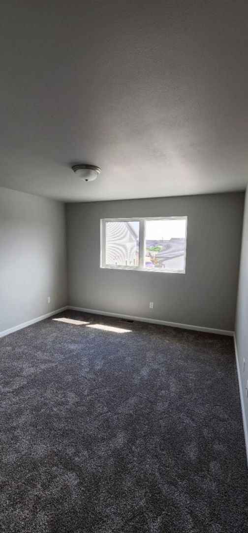 Building Photo - Modern 3 bed 2.5 bath twinhome in South Bismarck