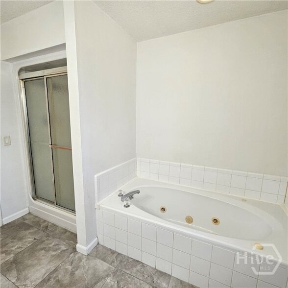 Building Photo - 711 Plantation Dr