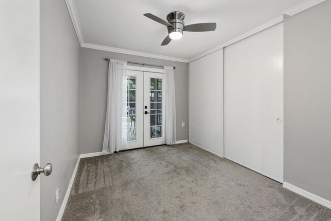 Building Photo - Rare, fully updated, private cul-de-sac one-story single-family house