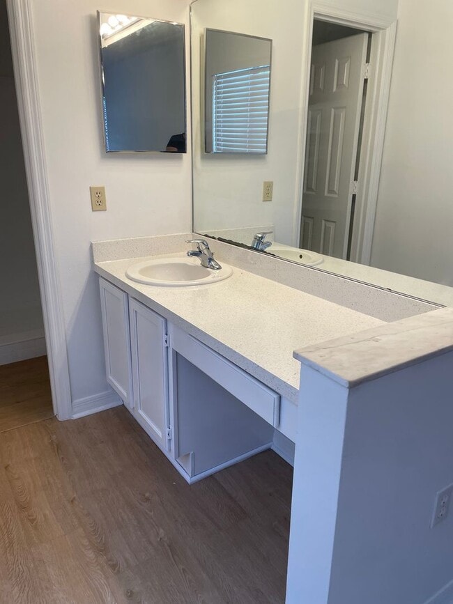 Building Photo - Recently Updated 2bd 2bth Condo Available ...