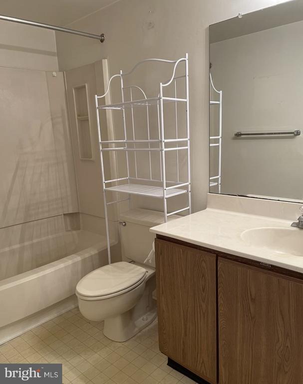 Building Photo - 17023 Bennett Pl