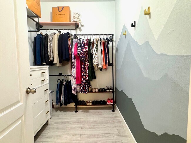 Building Photo - 2 Bedroom condo with 2 Car Garage Condo Fo...