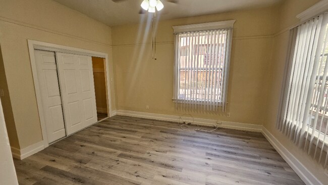 Building Photo - 743 S Burlington Ave