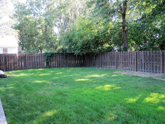 Building Photo - 376 S Pierson Ave