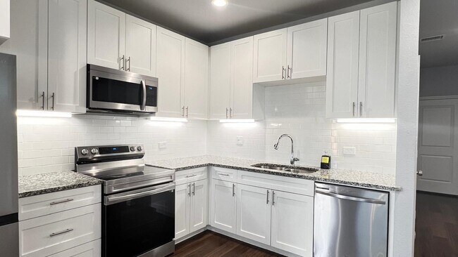 Building Photo - 4922 Dalhart Dr