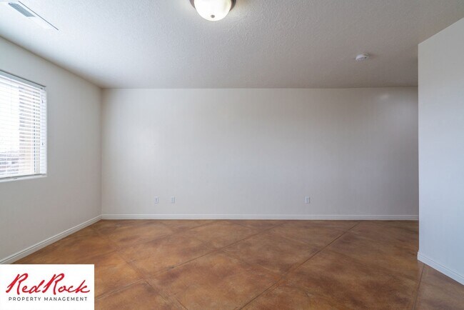 Building Photo - 2801 E 450 N
