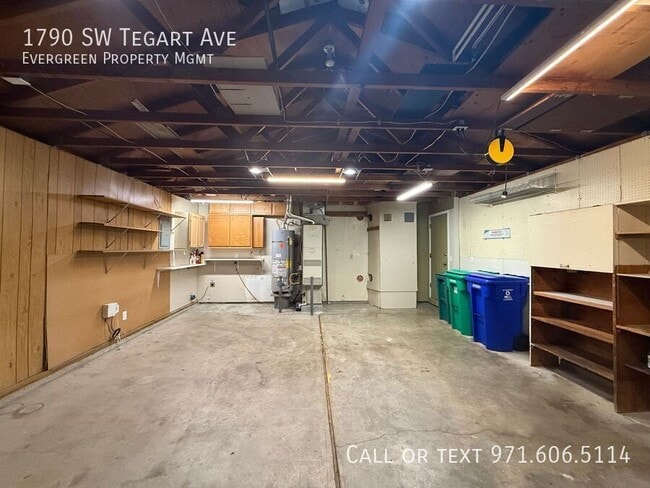 Building Photo - 1790 SW Tegart Ave