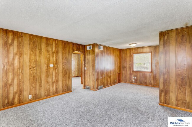 Building Photo - 2 bedroom near Wichita State University