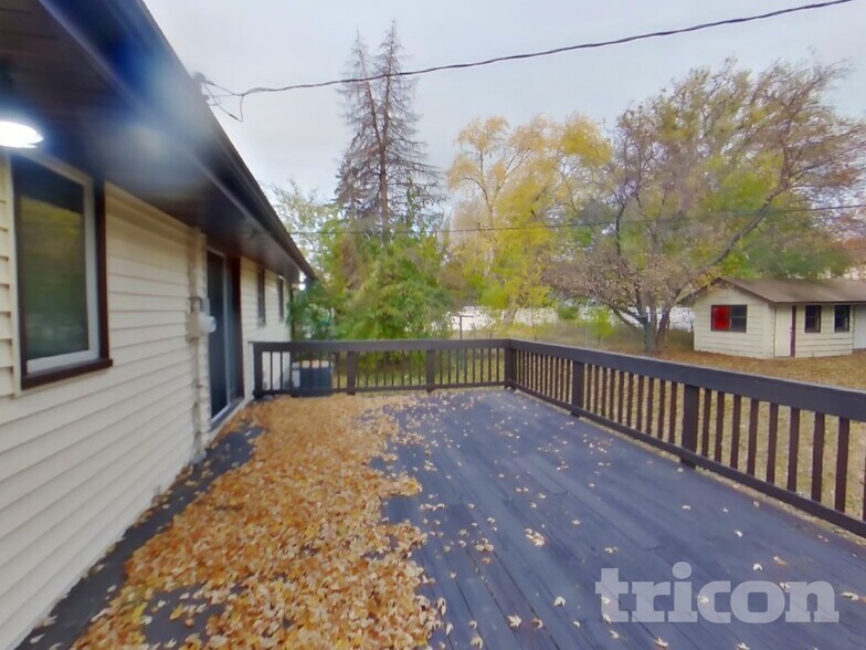 Building Photo - 6928 45th Pl N