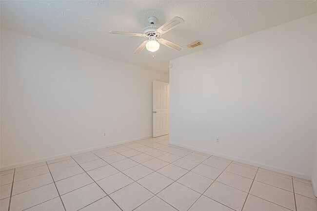 Building Photo - 3806 Embarcadero Dr
