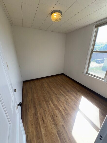 Building Photo - 326 3rd St