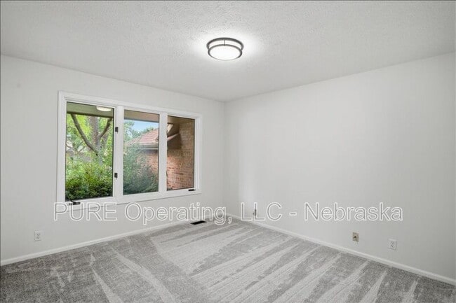 Building Photo - 15527 Mason Cir