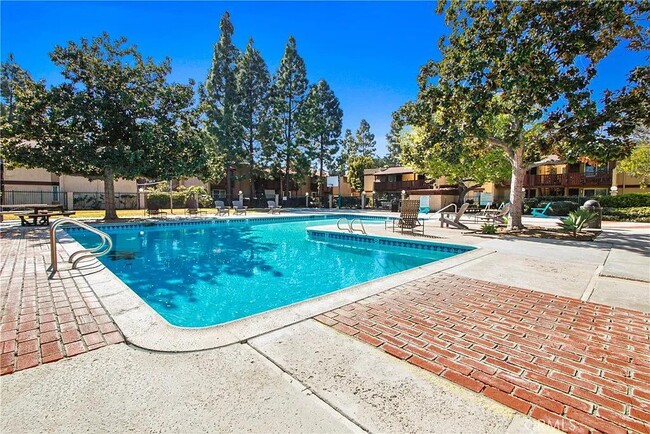 Building Photo - 1000 W MacArthur Blvd