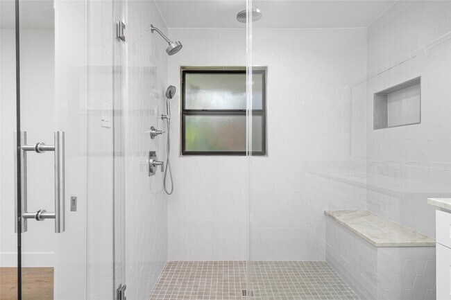 Building Photo - 9606 Pine Lake Dr