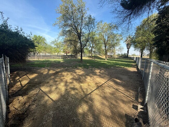 Building Photo - FR T L12795