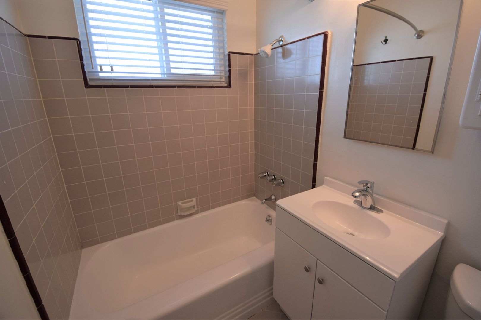 Building Photo - 823 Orange Grv Ave