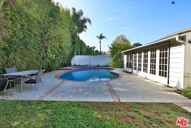 Building Photo - 12508 Sarah St