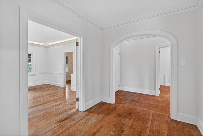 Building Photo - 1436 Acadia St