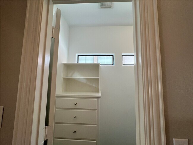 Building Photo - 2314 Camden Dr