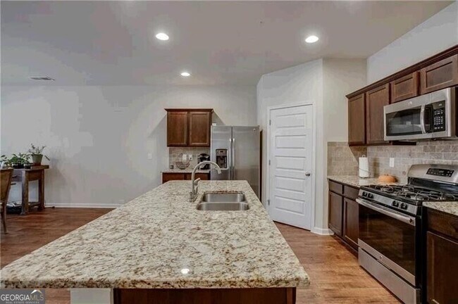 Building Photo - 2436 Foxy Dr