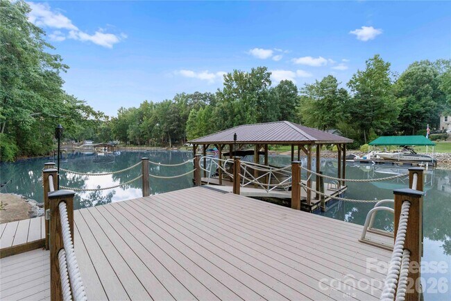 Building Photo - 578 Normandy Rd