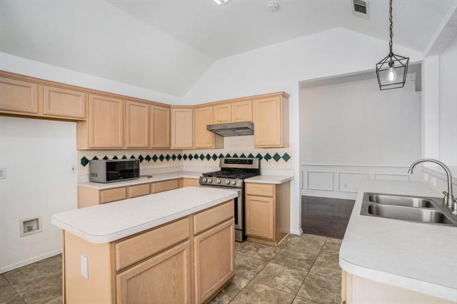 Building Photo - 4712 Shorewood Dr
