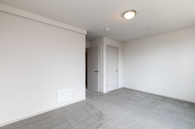 Building Photo - Stylish 3 BR/ 2/5 BA townhouse in Seattle