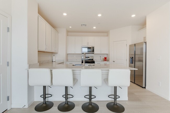 Building Photo - SPACIOUS 4BEDROOM 3BATH HOME IN INSPIRADA
