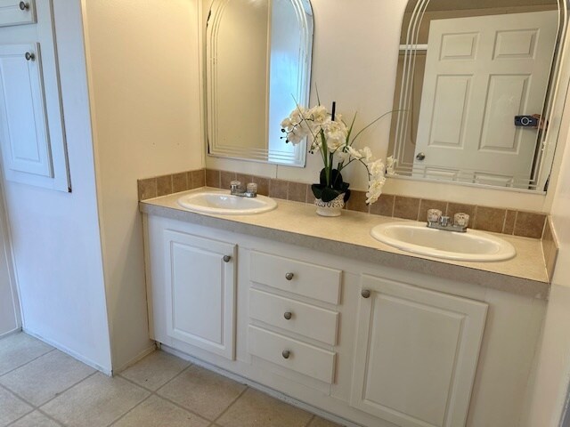 Building Photo - 11941 Watergate Cir