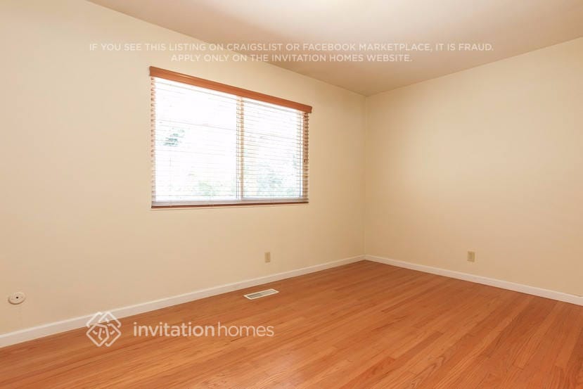 Building Photo - 1528 Vervais Ave