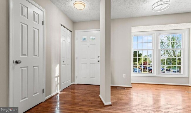 Building Photo - 6359 New Haven Ct