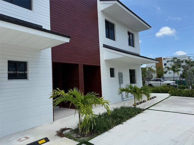 Building Photo - 936 NW 10th St