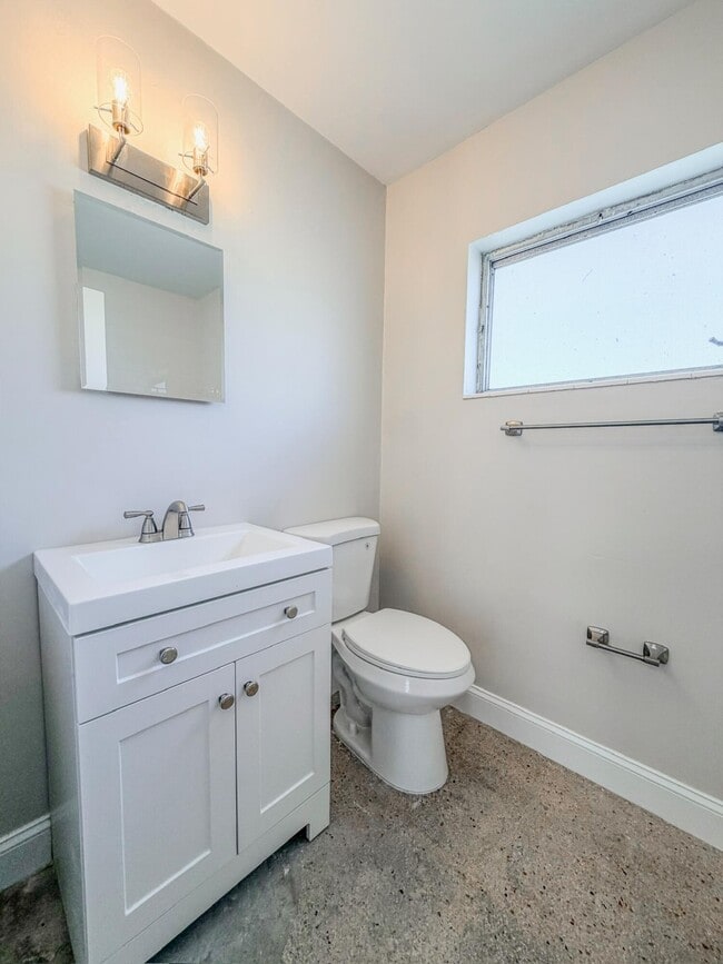 Building Photo - 703 N 25th St