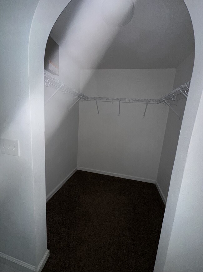 Building Photo - 703 Flagstone St