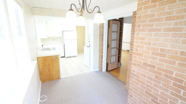 Building Photo - 1229 Middlebury Ln