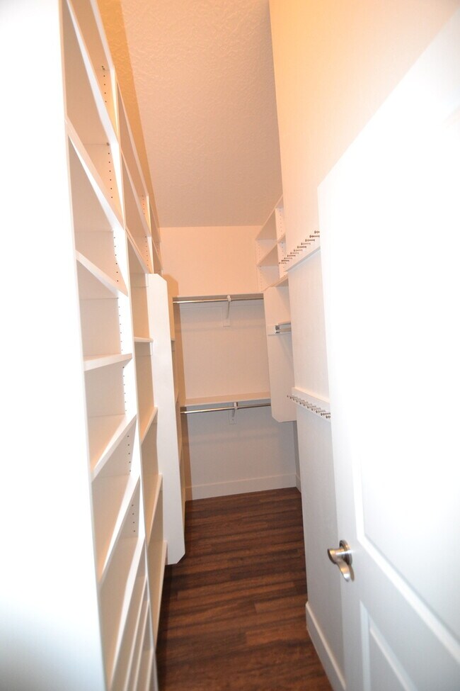Building Photo - Cozy 2 Bedroom 2 Bath Home in Midvale!!!