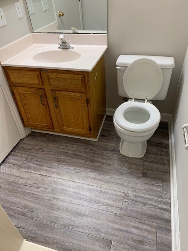 Building Photo - 1614 Arlyn Cir